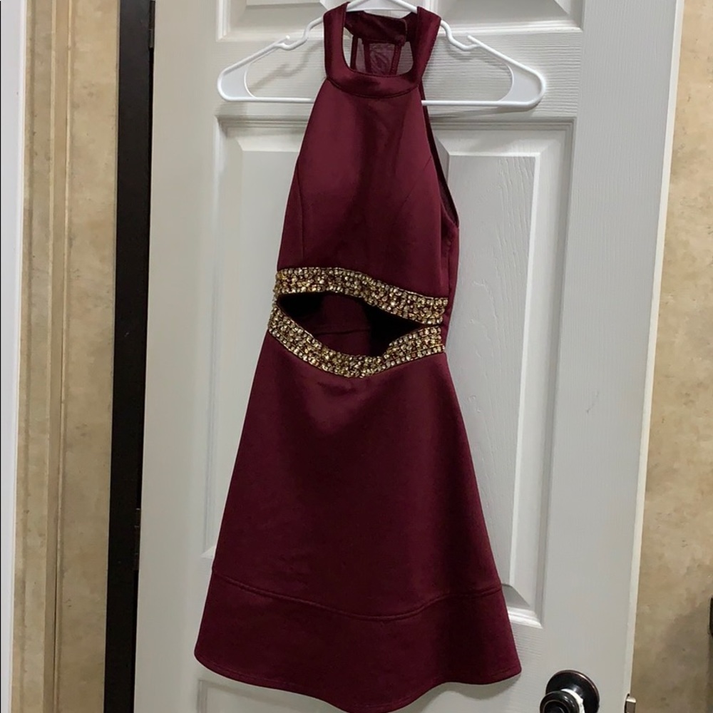 Beautiful dress for any dance!